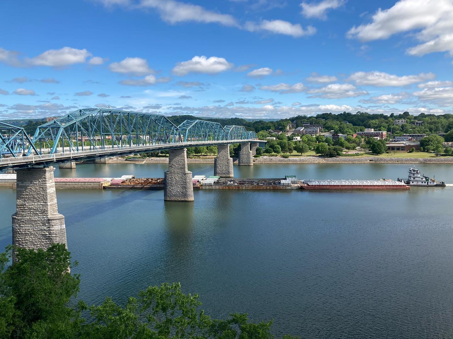 Today was a beautiful day to be out and about. 

#chattanooga #tennesseeriver #walnutstreetbridge #pedestrianbridge #spring #outdoors #walking #outandabout #explore #barge #river